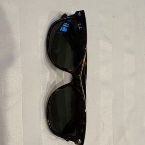 Ray-Ban Wayfarer Classic Tortoise Sunglasses RB2132